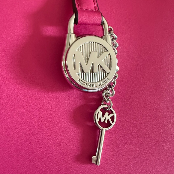 Michael Kors Lyra Small Bucket Shoulder Bag - Picture 3 of 7